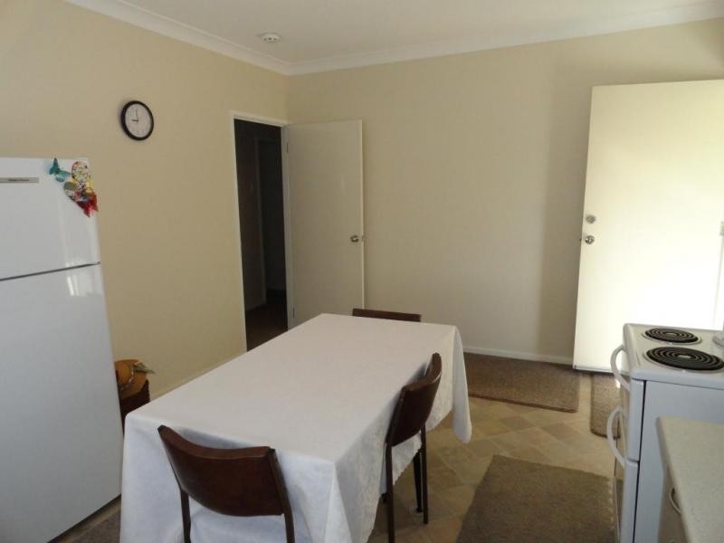 10 Gledson, North Booval QLD 4304