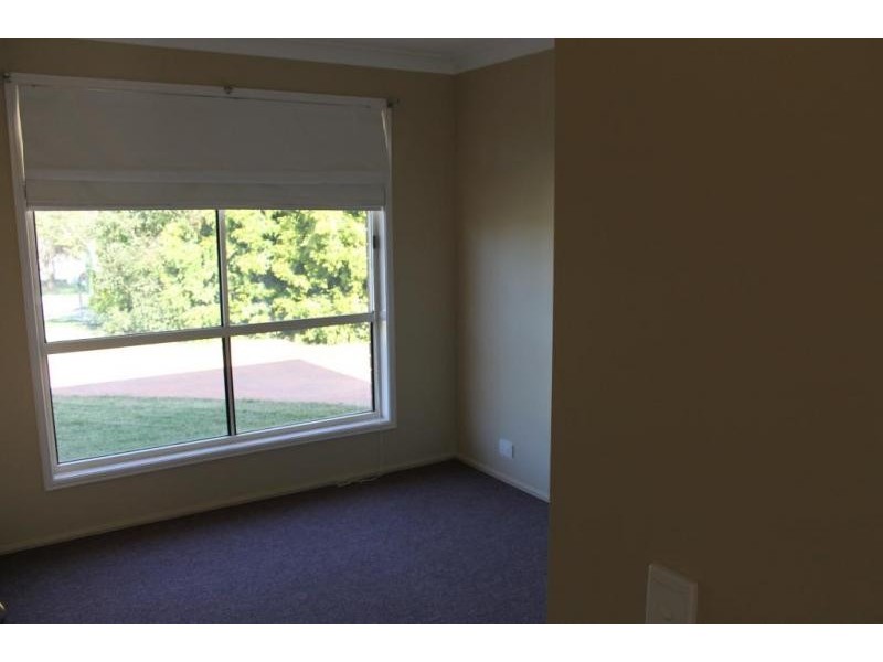 16 Battersby Street, One Mile QLD 4305