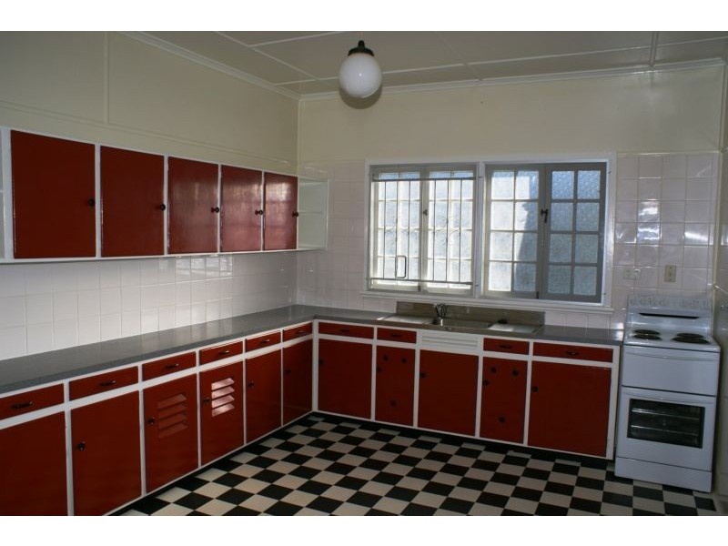 2 Tower Street, Eastern Heights QLD 4305