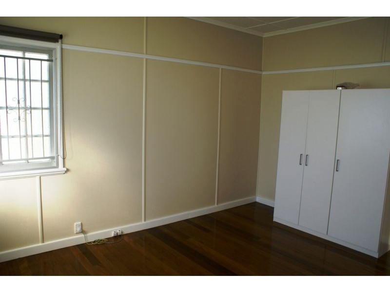 2 Tower Street, Eastern Heights QLD 4305