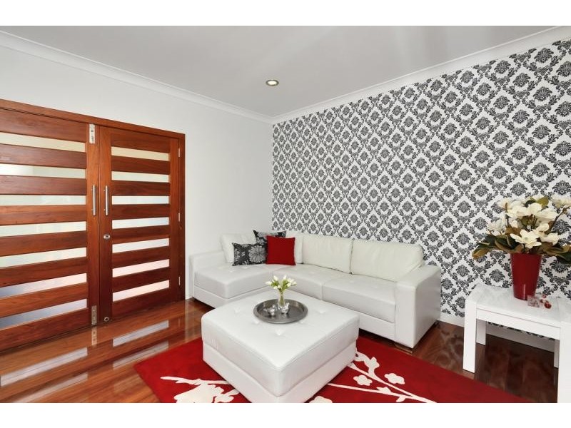 44 Whitehill Road, Eastern Heights QLD 4305