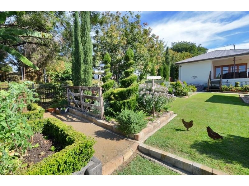 44 Whitehill Road, Eastern Heights QLD 4305