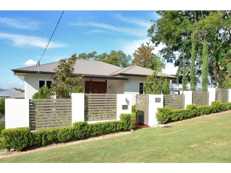44 Whitehill Road, Eastern Heights QLD 4305