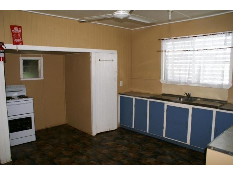 19 Hall Street, Peak Crossing QLD 4306