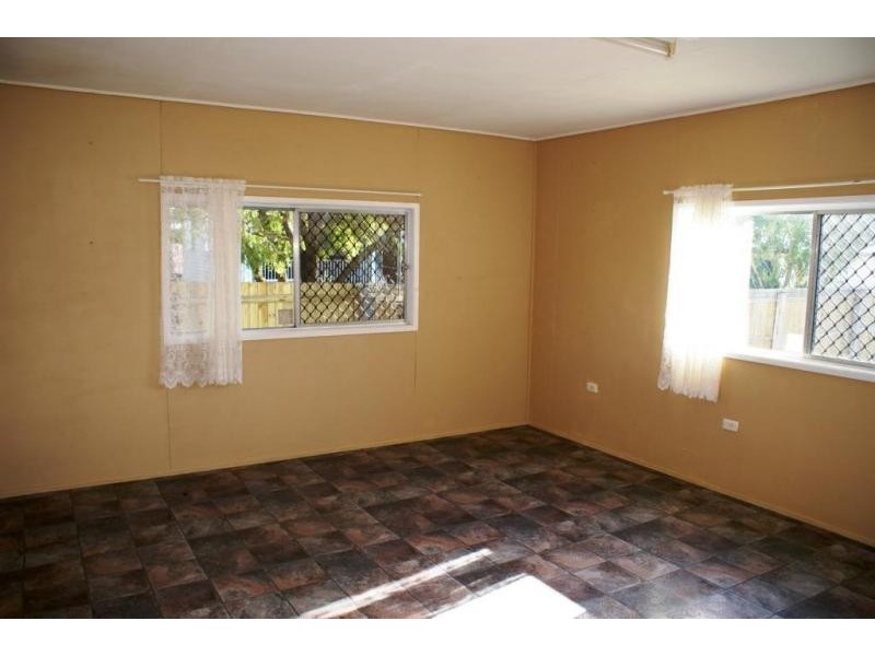 19 Hall Street, Peak Crossing QLD 4306