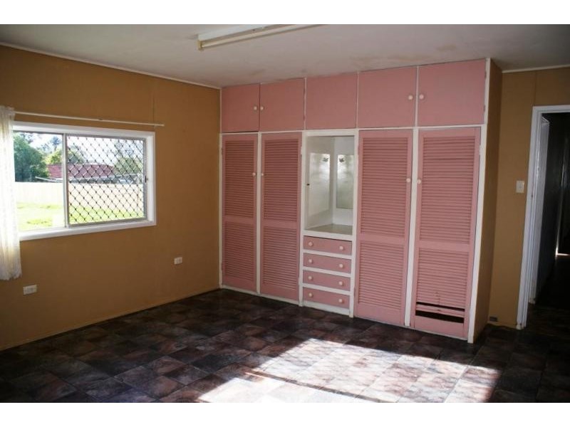 19 Hall Street, Peak Crossing QLD 4306