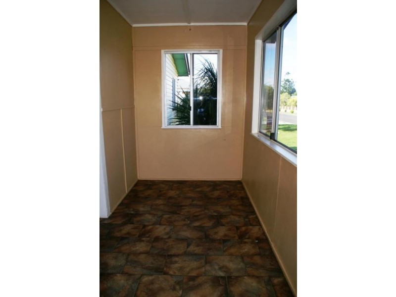 19 Hall Street, Peak Crossing QLD 4306