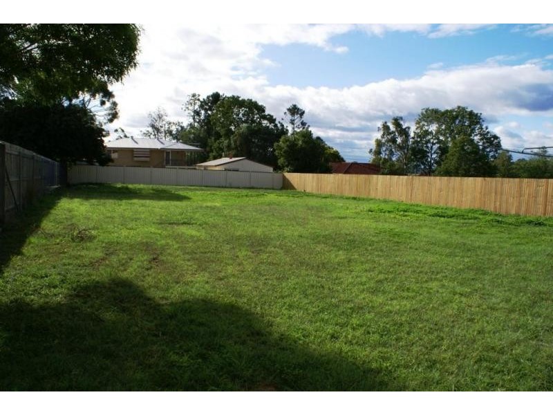 19 Hall Street, Peak Crossing QLD 4306