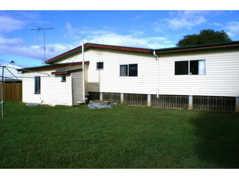 19 Hall Street, Peak Crossing QLD 4306