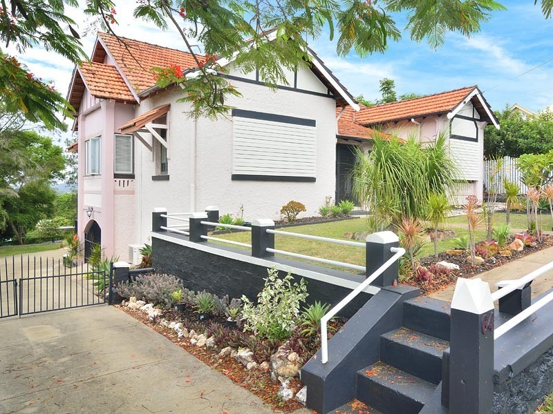 64 Chermside Road, Newtown QLD 4305