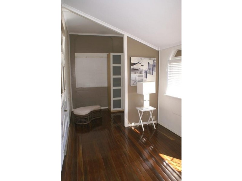 64 Chermside Road, Newtown QLD 4305