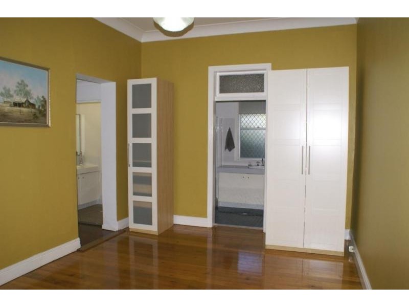 64 Chermside Road, Newtown QLD 4305