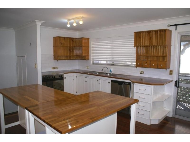 64 Chermside Road, Newtown QLD 4305