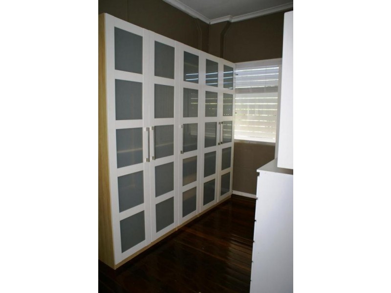 64 Chermside Road, Newtown QLD 4305