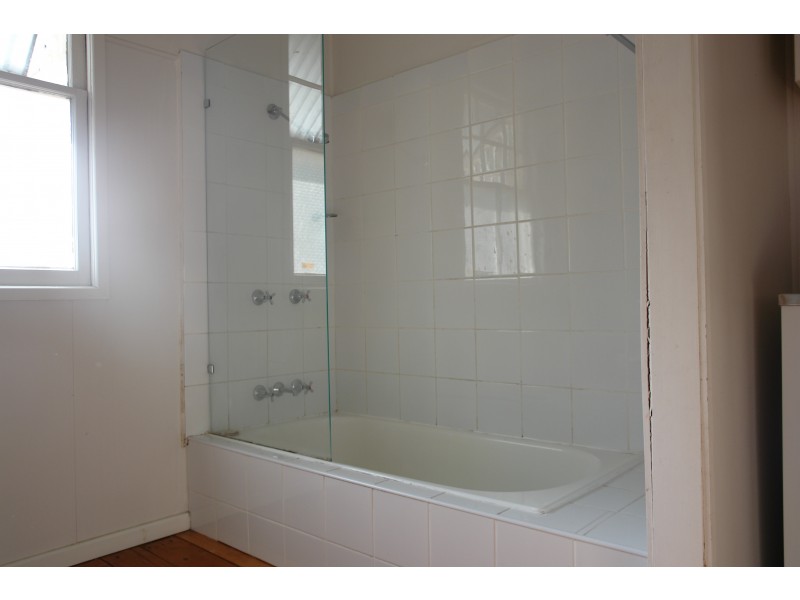 52 Railway Street, Booval QLD 4304