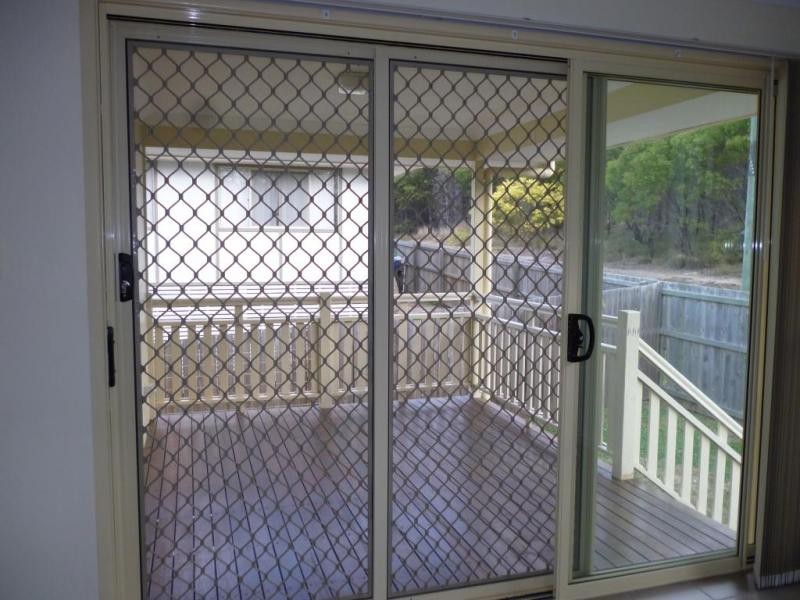 24 HEATHWOOD PLACE, Collingwood Park QLD 4301