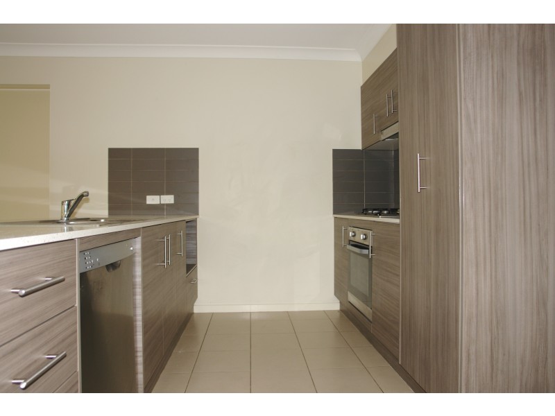 32 Greentrees Terrace, Springfield Lakes QLD 4300