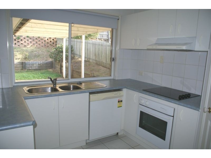 7 Acorn Crescent, Flinders View QLD 4305