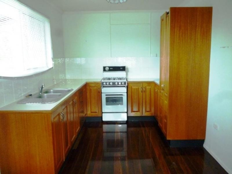 18 Sturt Street, Leichhardt QLD 4305