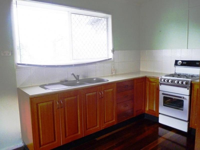 18 Sturt Street, Leichhardt QLD 4305