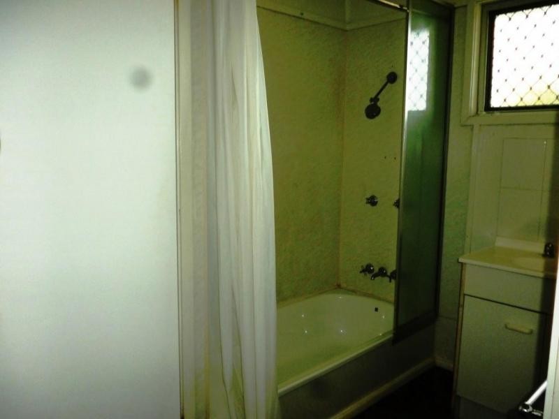 18 Sturt Street, Leichhardt QLD 4305