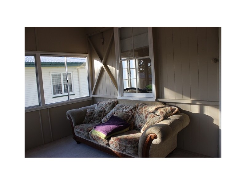 18 High Street, Ebbw Vale QLD 4304