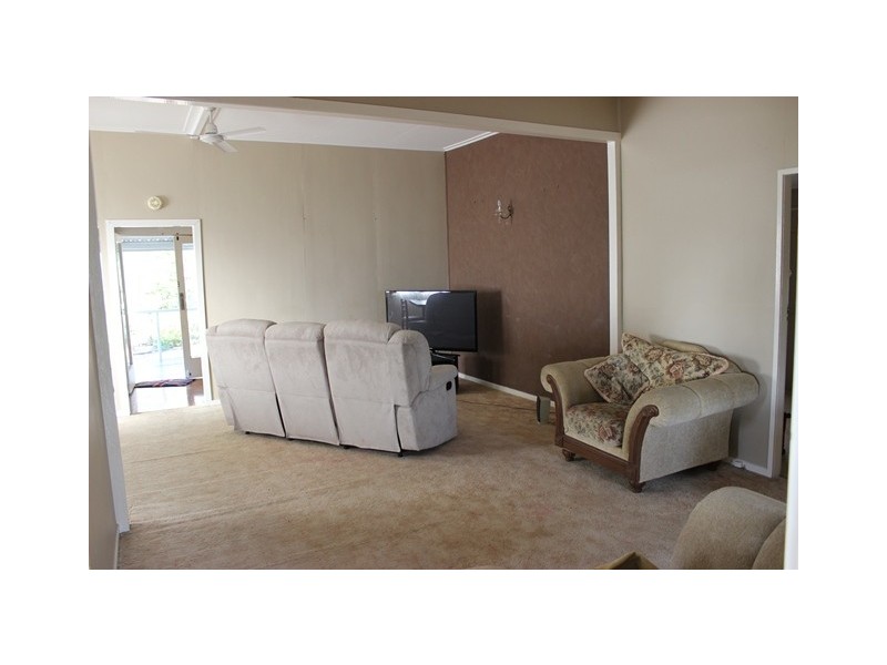 18 High Street, Ebbw Vale QLD 4304