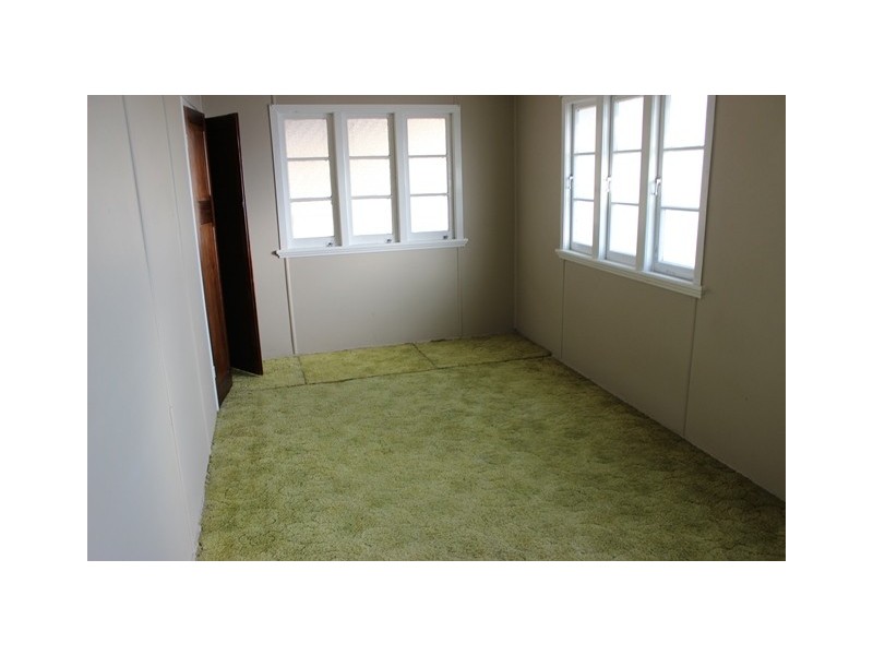 18 High Street, Ebbw Vale QLD 4304