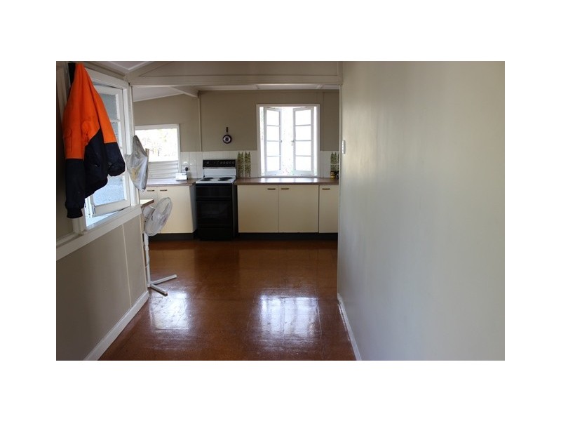 18 High Street, Ebbw Vale QLD 4304