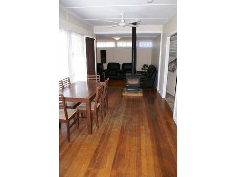 181 Raceview Street, Raceview QLD 4305