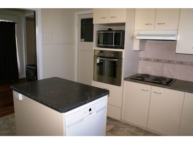 181 Raceview Street, Raceview QLD 4305