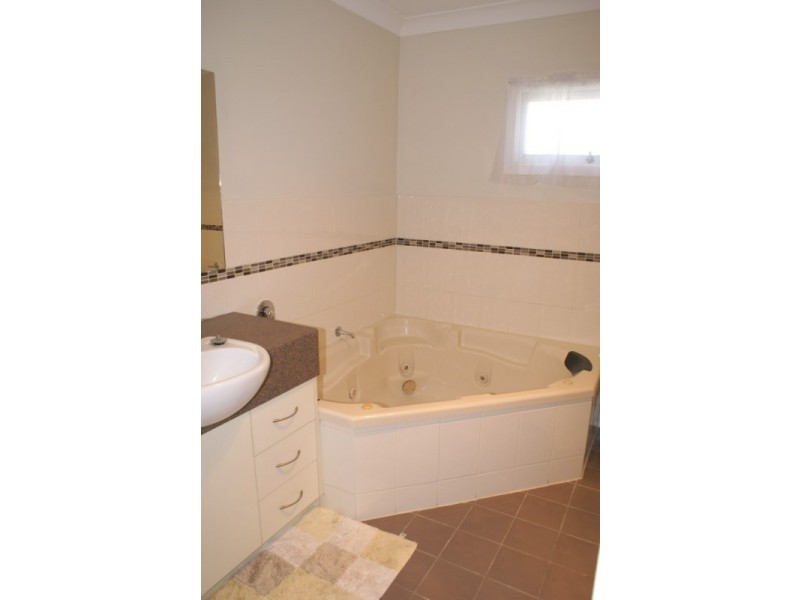 181 Raceview Street, Raceview QLD 4305