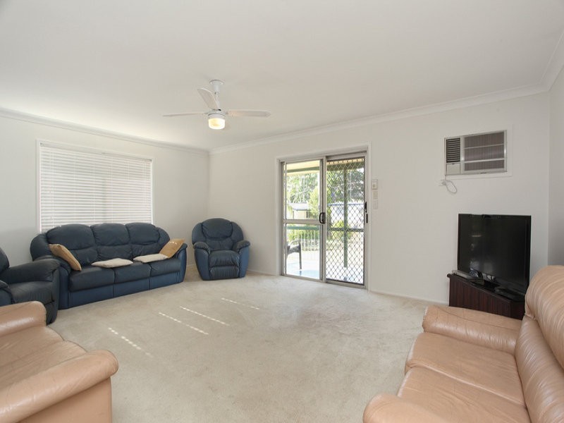 27 Belleglade Avenue, Bundamba QLD 4304