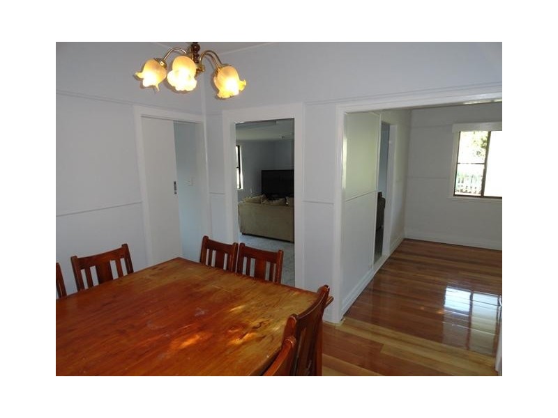8 Vale Street, Bundamba QLD 4304