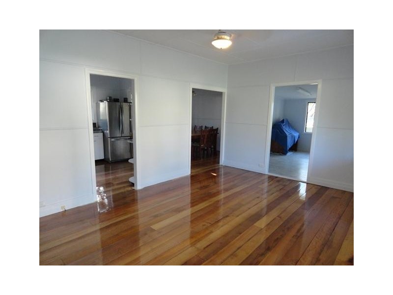 8 Vale Street, Bundamba QLD 4304