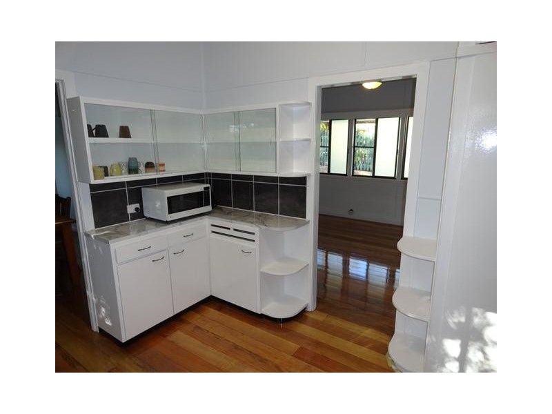 8 Vale Street, Bundamba QLD 4304