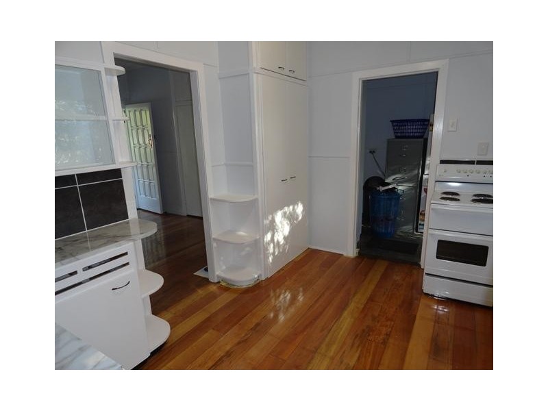 8 Vale Street, Bundamba QLD 4304