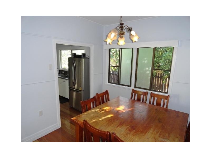 8 Vale Street, Bundamba QLD 4304