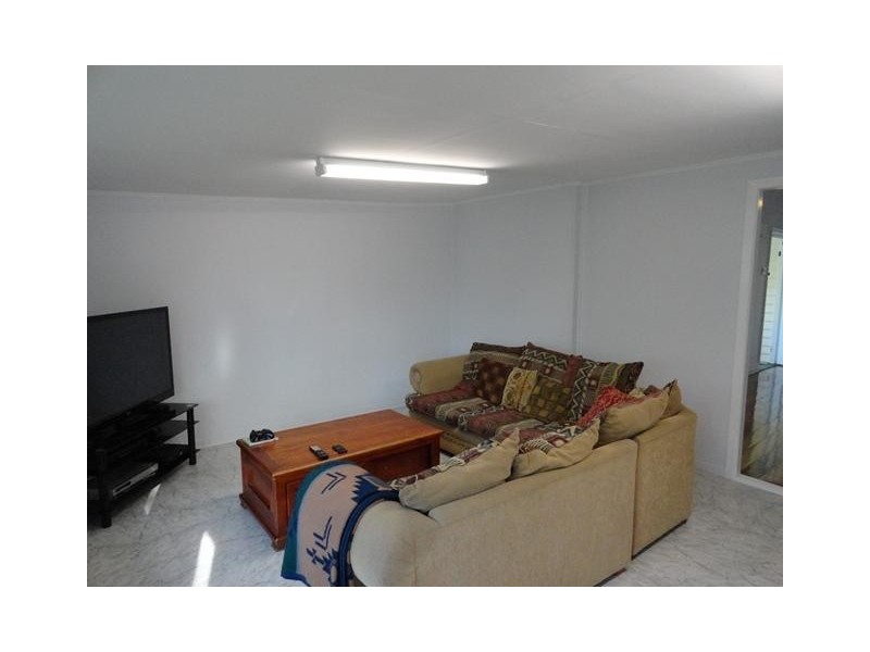 8 Vale Street, Bundamba QLD 4304