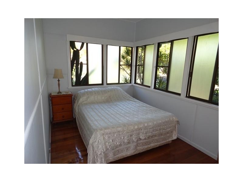 8 Vale Street, Bundamba QLD 4304