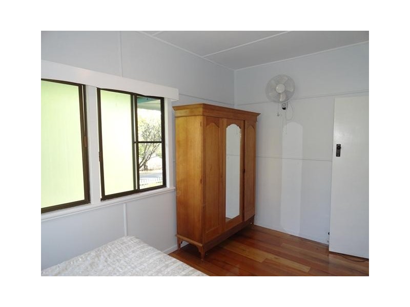 8 Vale Street, Bundamba QLD 4304