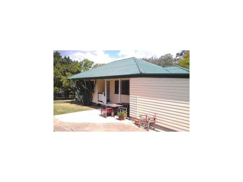 8 Vale Street, Bundamba QLD 4304