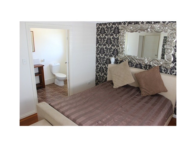 47 Glebe Road, Newtown QLD 4305