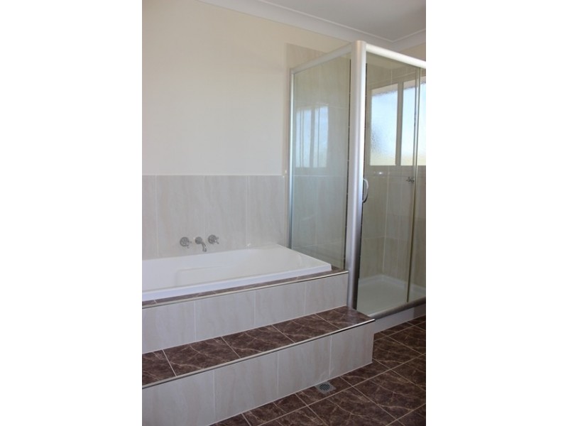 47 Glebe Road, Newtown QLD 4305