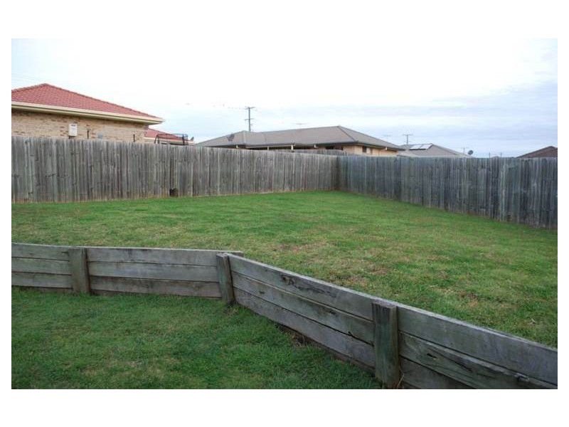 24 Wattle Crescent, Raceview QLD 4305
