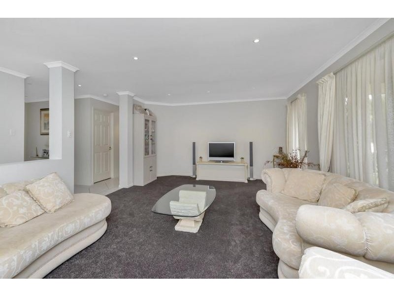 5 Mellor Place, Brassall QLD 4305