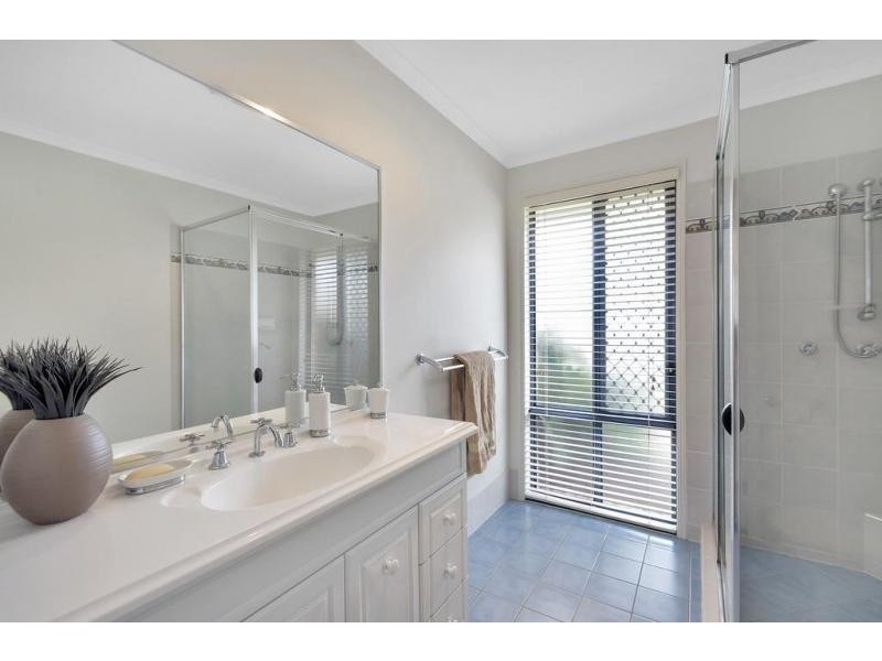 5 Mellor Place, Brassall QLD 4305