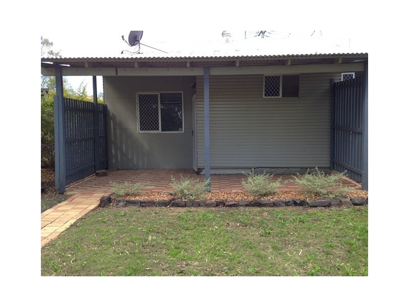 27 Sutton Street, Churchill QLD 4305