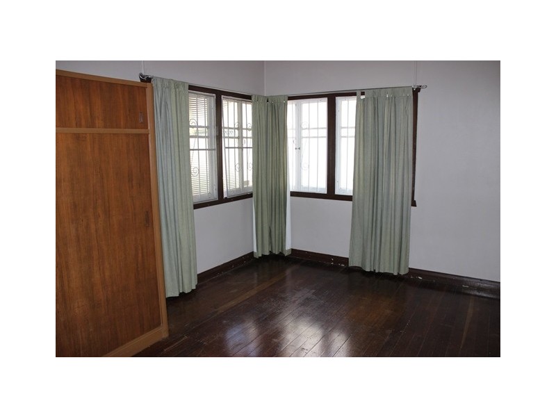 13 Tower Street, Eastern Heights QLD 4305