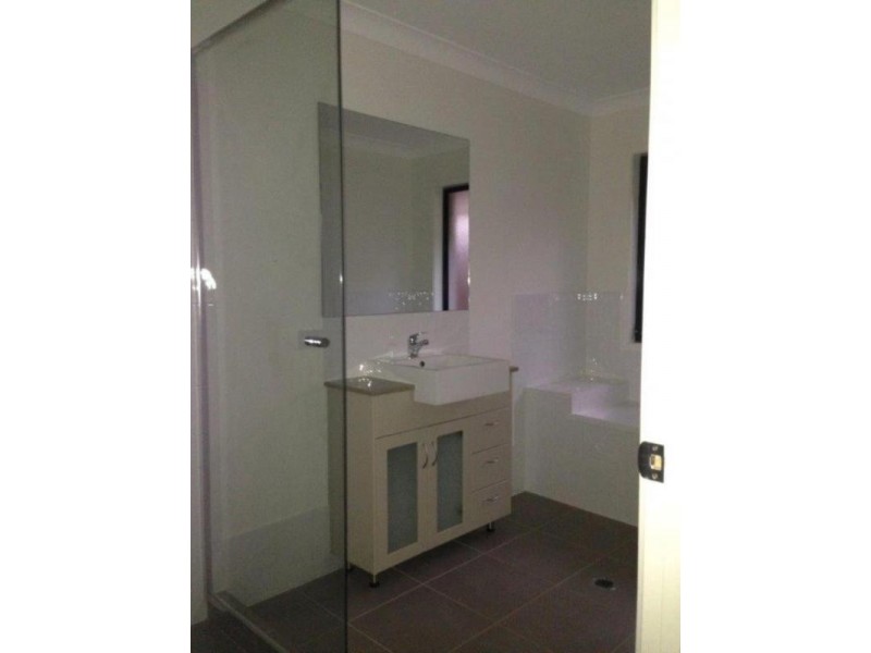 77 Jane Street, Leichhardt QLD 4305